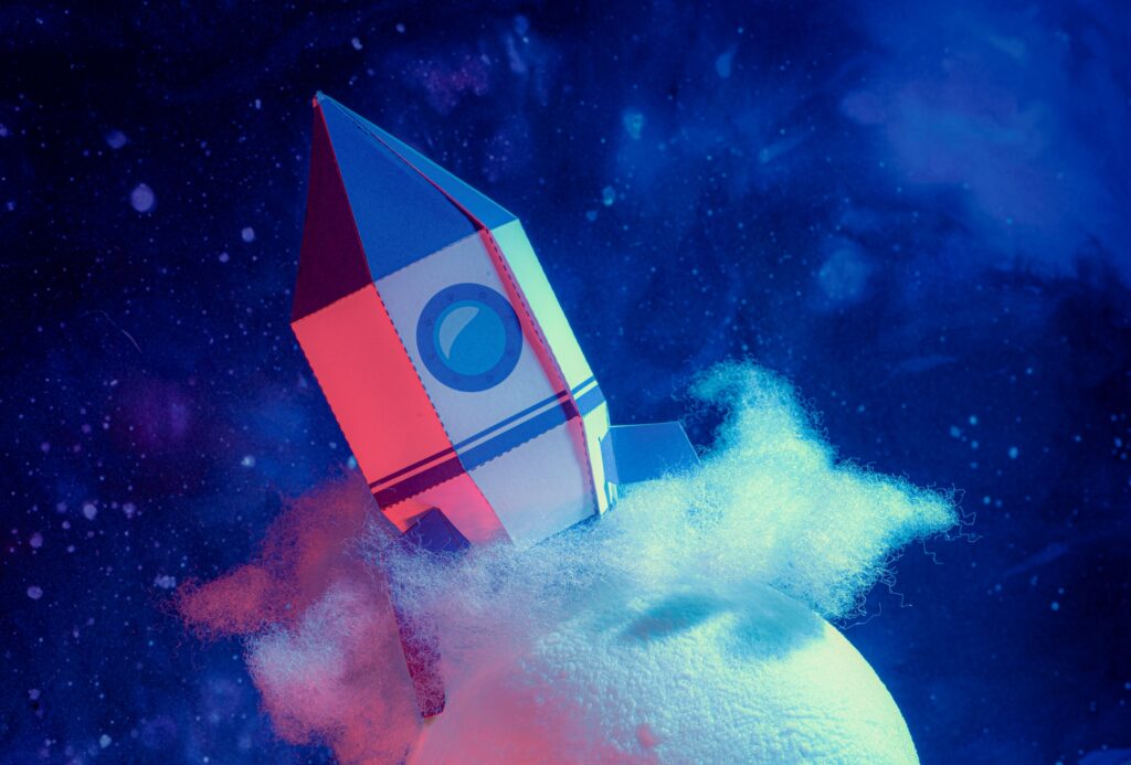 Illustration d'une fusée dans l'espace qui arrive sur une planète