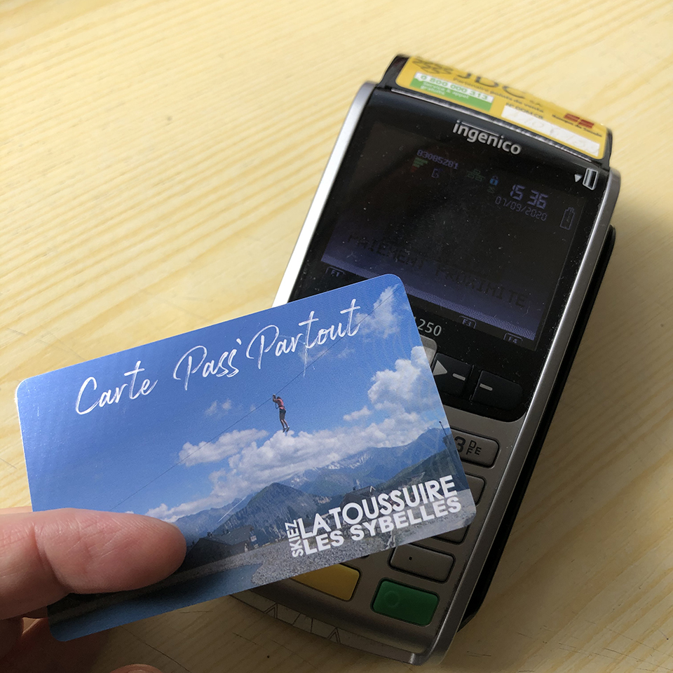 Carte Pass'Partout la carte de pré-paiement du Corbier et de la Toussuire. Permet de débiter ses activités avec des promotions comme une carte classique
